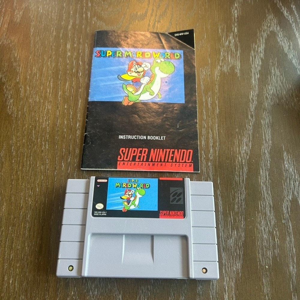 Super Mario World SNES Nintendo Game Cartridge and Manual SNS-MW-USA-1